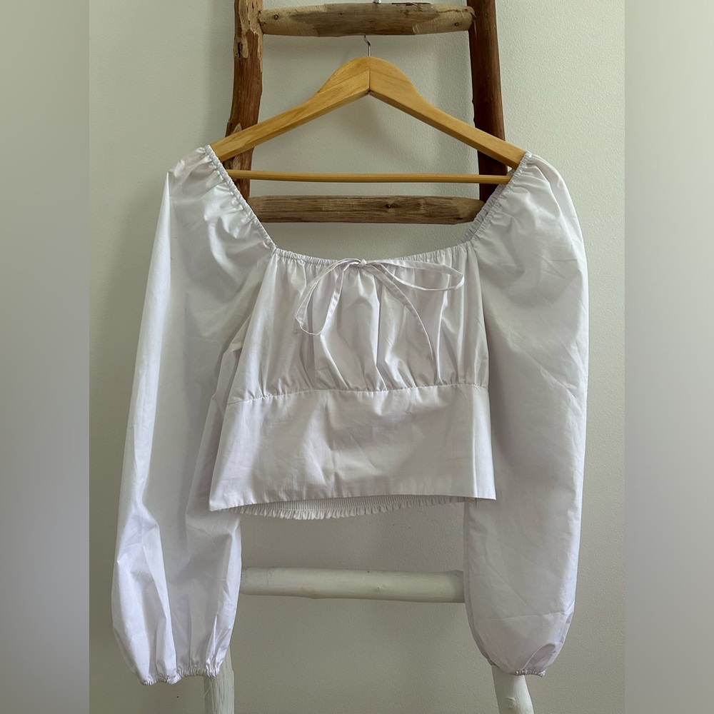 White crop top from boutique//small stain at top